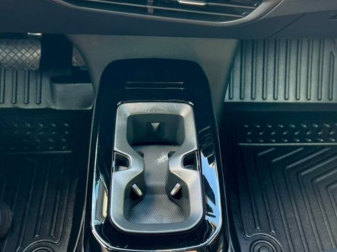 Used 2022 Volkswagen ID.4 Pro S RWD image 25