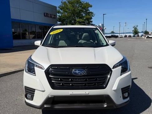 Used 2024 Subaru Forester Premium AWD/4WD image 3