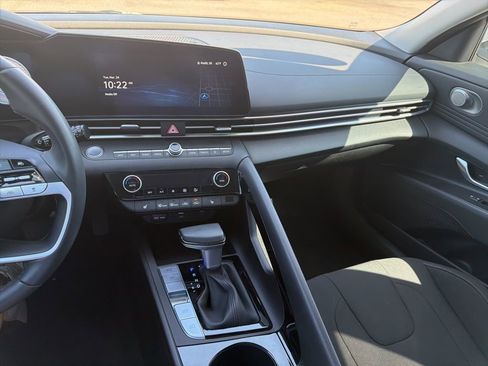 Used 2025 Hyundai Elantra SEL FWD image 17