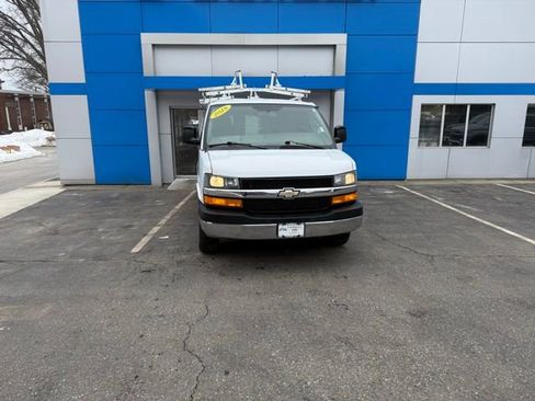 Used 2018 Chevrolet Express 2500 w/ Driver Convenience Package image 3
