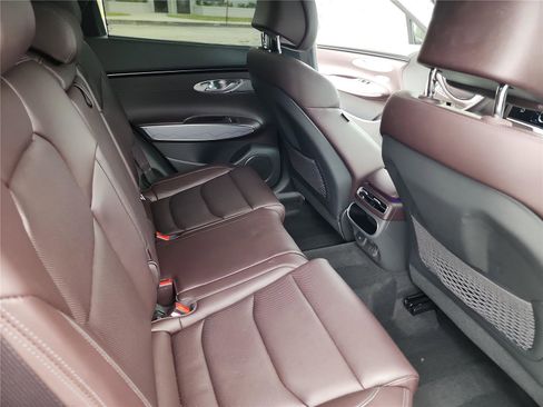 Used 2022 Genesis GV70 2.5T w/ Advanced Package image 27