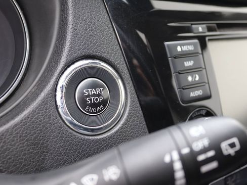 Used 2020 Nissan Rogue SV image 37