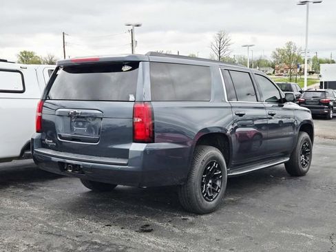 Used 2020 Chevrolet Suburban LT w/ Luxury Package image 2