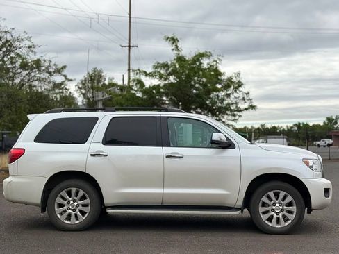 Used 2015 Toyota Sequoia Platinum AWD/4WD image 6