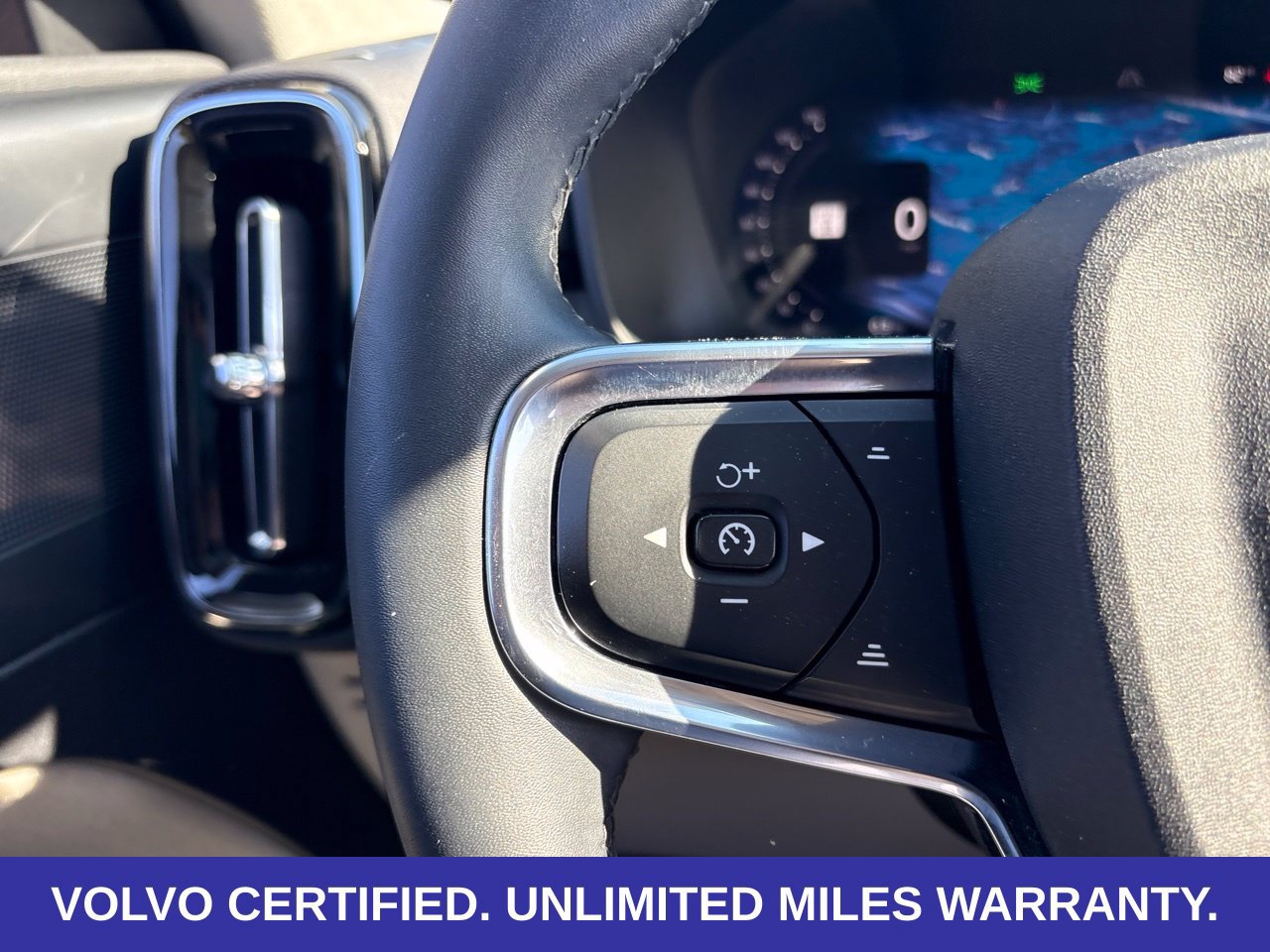 Certified 2024 Volvo XC40 B5 Plus w/ Protection Package Premier AWD/4WD image 25