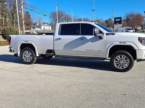 Certified 2022 GMC Sierra 3500 Denali image 2
