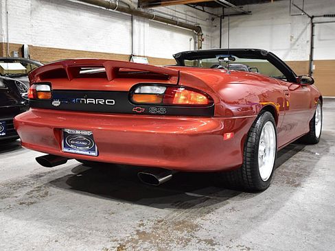 Used 2002 Chevrolet Camaro Z28 w/ SS Performance/Appearance Pkg RWD image 8