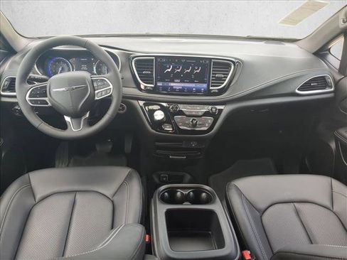 New 2026 Chrysler Pacifica Select image 14