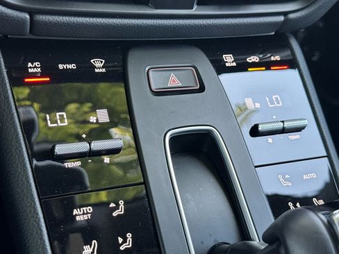 Certified 2025 Porsche Macan AWD/4WD image 23