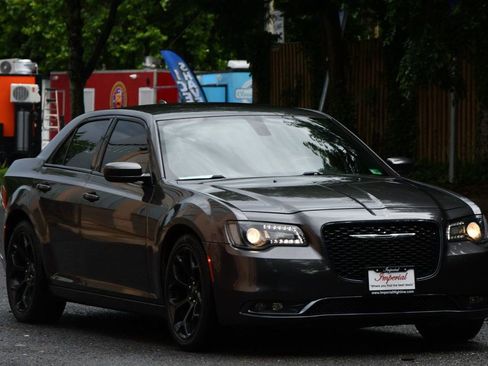 Used 2019 Chrysler 300 S image 12