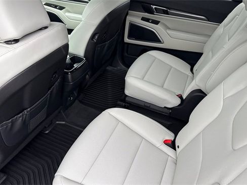 New 2025 Kia Telluride S image 14