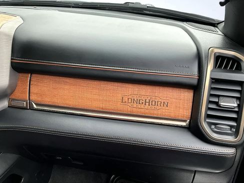 Used 2022 RAM 1500 Limited w/ Body-Colour Bumper Group image 24