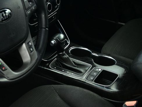Used 2015 Kia Sorento LX image 17