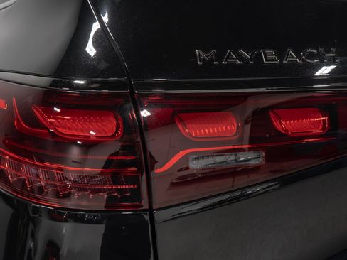 Used 2025 Mercedes-Benz Maybach GLS 600 4MATIC image 23