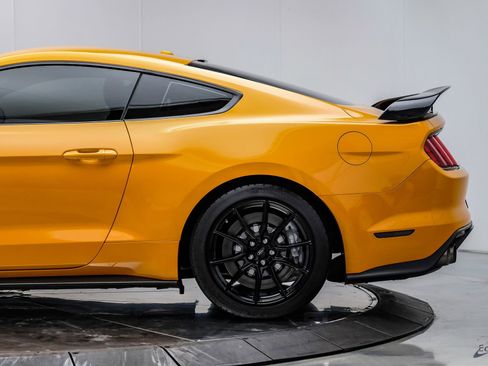 Used 2019 Ford Mustang Shelby GT350 w/ Technology Package image 9