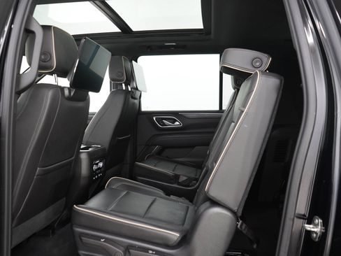 Used 2021 GMC Yukon XL SLT w/ Rear Media and Nav Package AWD/4WD image 16