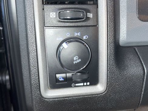 Used 2018 RAM 1500 Express w/ Express Value Package image 36