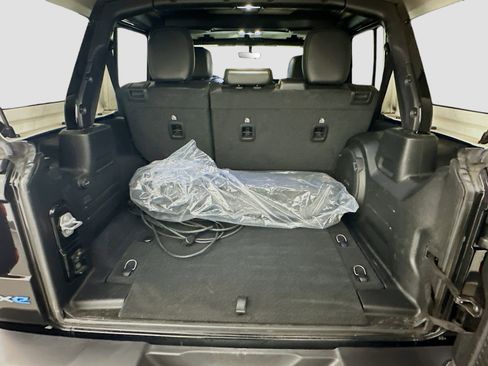 Used 2023 Jeep Wrangler Sahara image 29