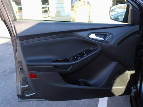 Used 2018 Ford Focus SE image 11