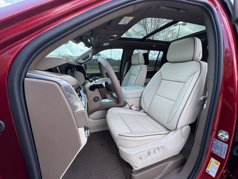 New 2025 GMC Yukon XL Denali w/ Denali Reserve Package image 5