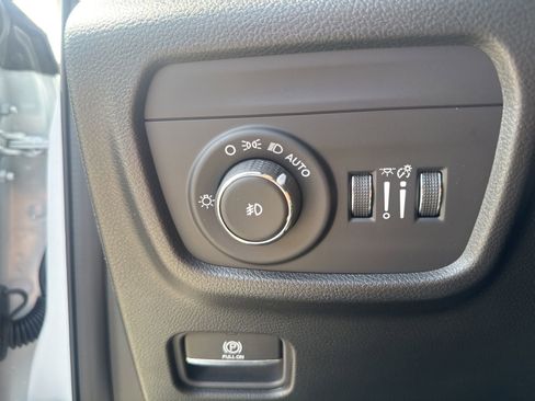 Used 2025 Jeep Grand Cherokee Limited w/ Luxury Tech Group II AWD/4WD image 10