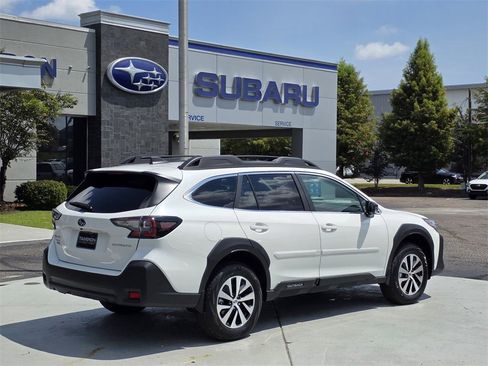 Used 2025 Subaru Outback Premium image 5