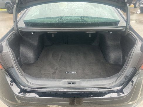 Used 2025 Nissan Altima 2.5 SV FWD image 15