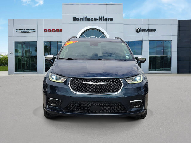 Used 2022 Chrysler Pacifica Limited w/ Uconnect Theater Family Group AWD/4WD image 2