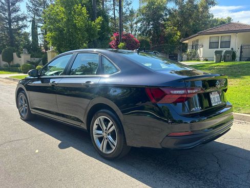 Used 2023 Volkswagen Jetta SE FWD image 6
