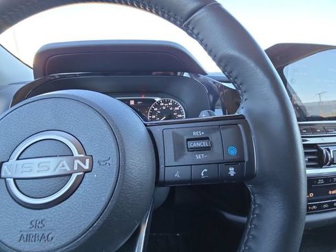 Used 2024 Nissan Pathfinder SL AWD/4WD image 12