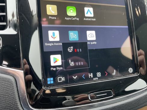 Used 2023 Volvo XC90 B5 Plus image 17