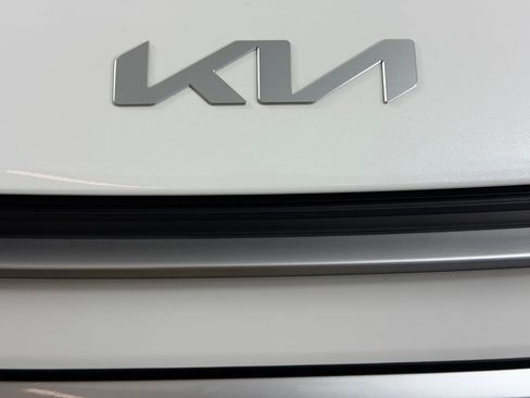 Used 2024 Kia Niro EX w/ EX Cold Weather Package FWD image 26