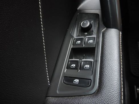 Used 2023 Volkswagen Tiguan SE w/ Panoramic Sunroof Package image 26