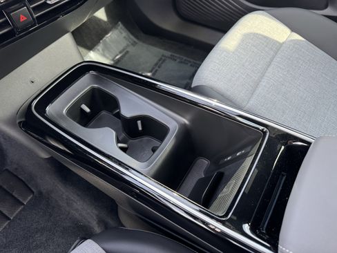 Certified 2025 Volkswagen ID.4 Pro image 50