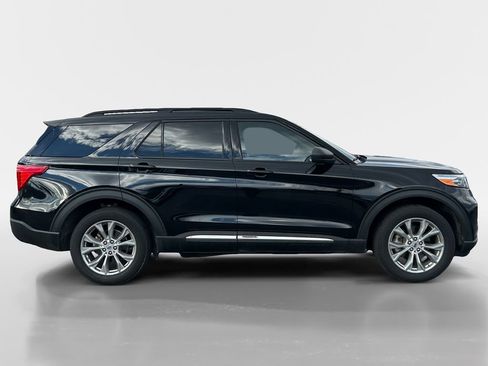 Used 2024 Ford Explorer XLT w/ Equipment Group 202A AWD/4WD image 7
