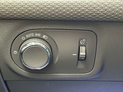 Used 2018 Chevrolet Cruze LT image 23