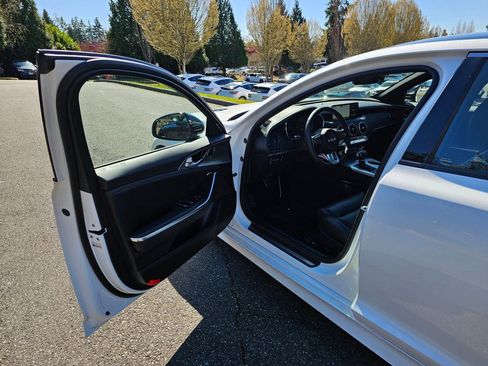 Used 2022 Kia Stinger GT1 AWD/4WD image 19