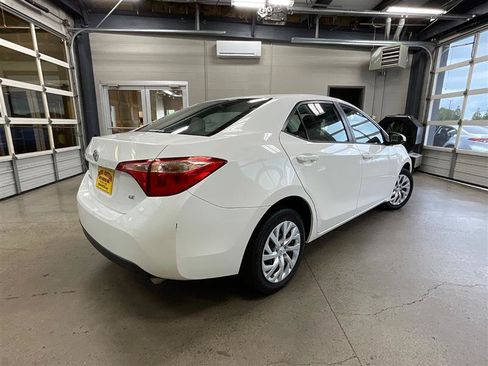 Used 2018 Toyota Corolla LE FWD image 5