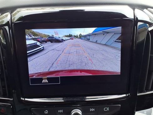 Used 2023 Chevrolet Traverse LT FWD image 24