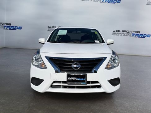 Used 2018 Nissan Versa SV image 2