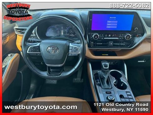 Used 2024 Toyota Highlander Platinum AWD/4WD image 17