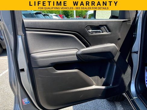 Used 2024 Chevrolet Colorado LT AWD/4WD image 19