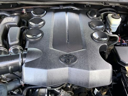 Used 2016 Toyota 4Runner SR5 RWD image 32