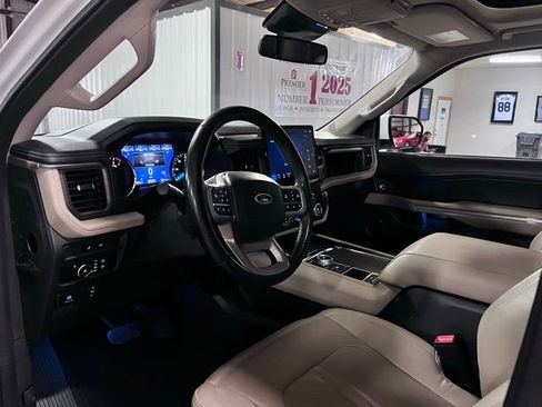 Used 2024 Ford Expedition Limited image 11