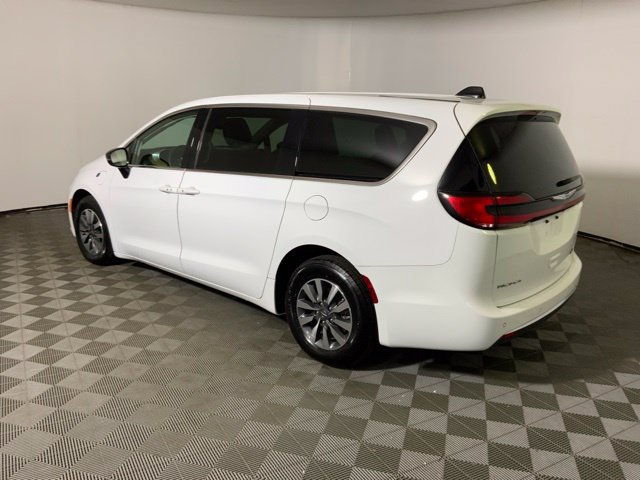 Used 2024 Chrysler Pacifica Limited FWD image 10