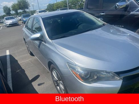 Used 2015 Toyota Camry SE FWD image 2