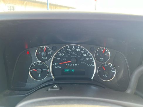 Used 2022 Chevrolet Express 2500 w/ Driver Convenience Package RWD image 13