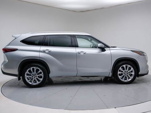 Used 2023 Toyota Highlander Limited image 6