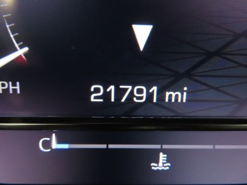 Used 2024 GMC Sierra 3500 SLT w/ SLT Premium Package image 12