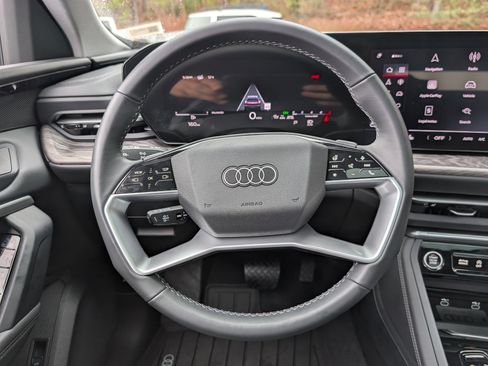 Used 2025 Audi Q5 Premium Plus w/ Premium Plus image 24